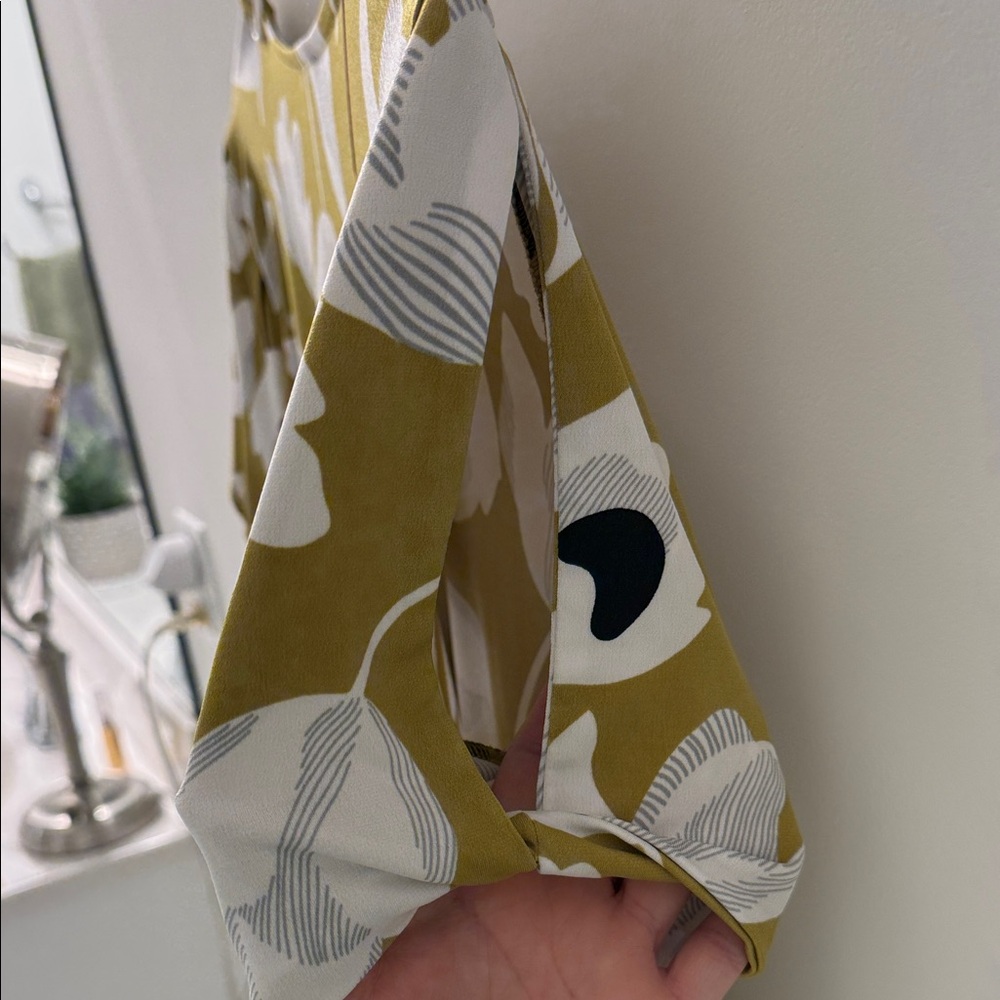 Ann Taylor Olive Green Floral Short Sleeve shirt - Picture 5 of 5